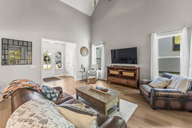 384 Evans Dr, Tullahoma, TN 37388