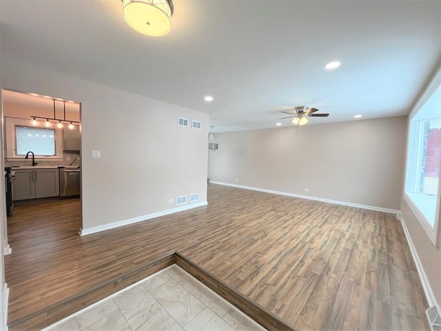 525 S Cherry Street, Itasca, IL 60143