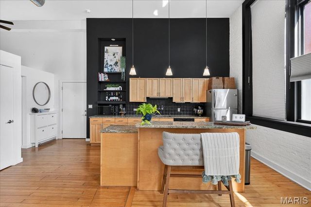 4242 Laclede Avenue 102, St Louis, MO 63108