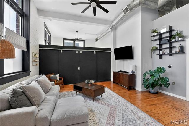 4242 Laclede Avenue 102, St Louis, MO 63108