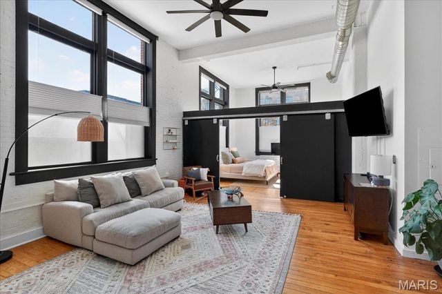 4242 Laclede Avenue 102, St Louis, MO 63108