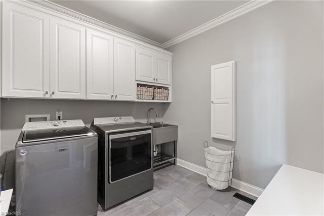 5690 Lauren Acres Court, Winston-salem, NC 27103