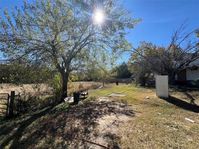 300 Rose Hill Road, Blooming Grove, TX 76626