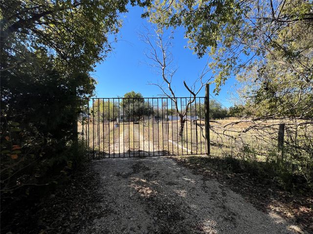 300 Rose Hill Road, Blooming Grove, TX 76626