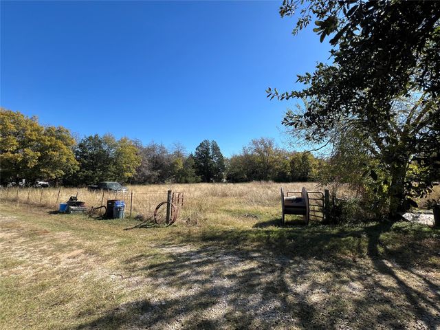 300 Rose Hill Road, Blooming Grove, TX 76626