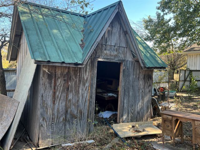 300 Rose Hill Road, Blooming Grove, TX 76626