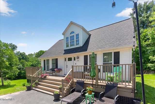 131 Calhoun Drive, Schaghticoke, NY 12182