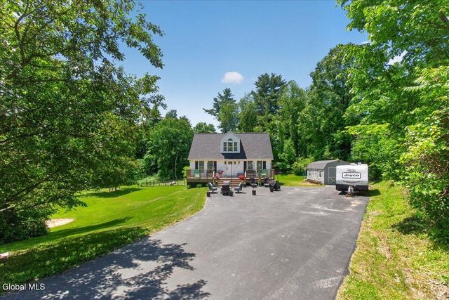131 Calhoun Drive, Schaghticoke, NY 12182