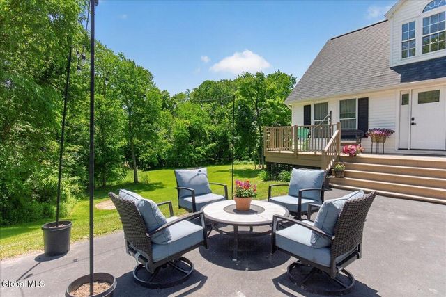 131 Calhoun Drive, Schaghticoke, NY 12182