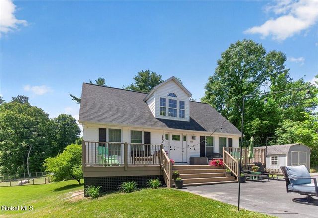 131 Calhoun Drive, Schaghticoke, NY 12182