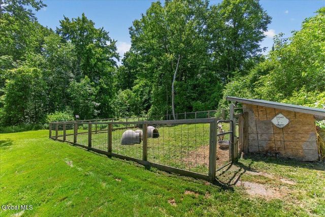 131 Calhoun Drive, Schaghticoke, NY 12182