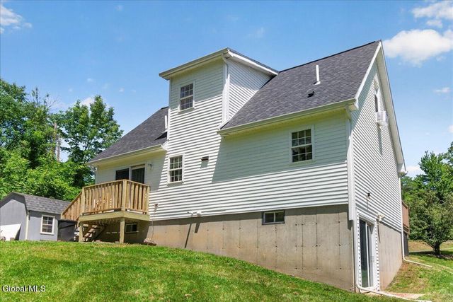 131 Calhoun Drive, Schaghticoke, NY 12182