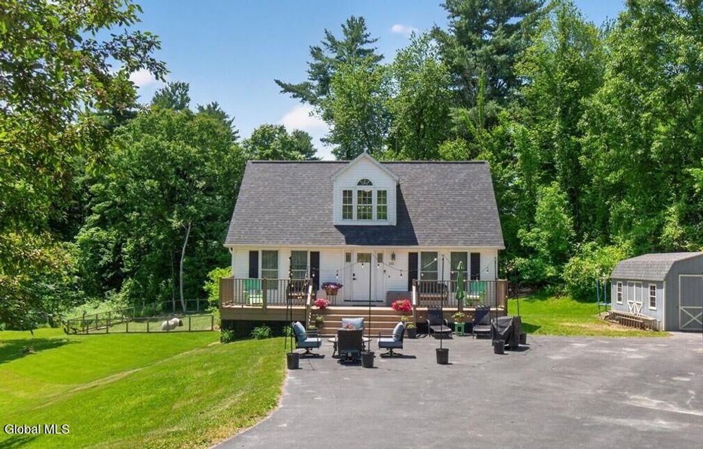 131 Calhoun Drive, Schaghticoke, NY 12182