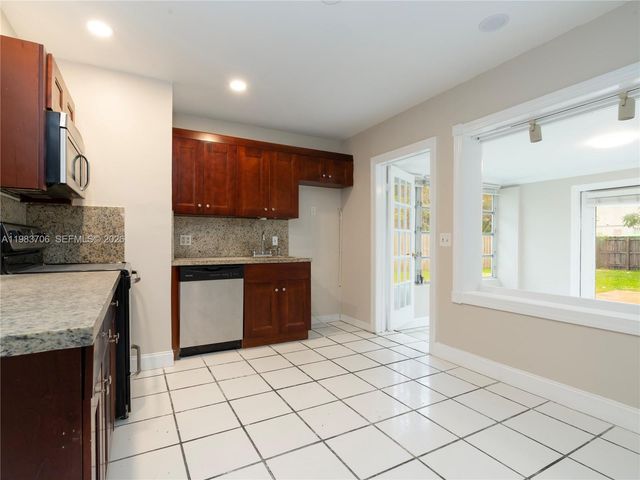 1125 NE 10th Ave, Fort Lauderdale, FL 33304