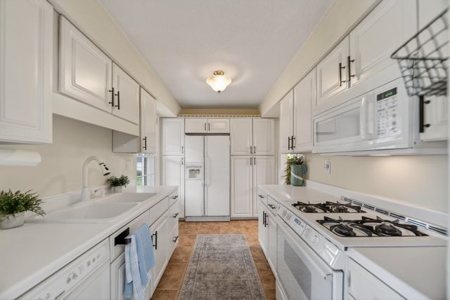1146 APPLETREE Lane, Erie, PA 16509