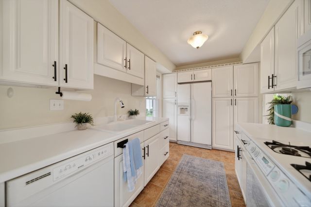 1146 APPLETREE Lane, Erie, PA 16509