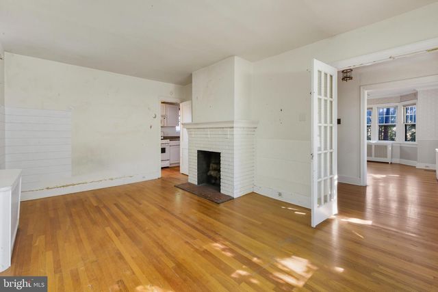 629 E MAIN ST, Moorestown, NJ 08057