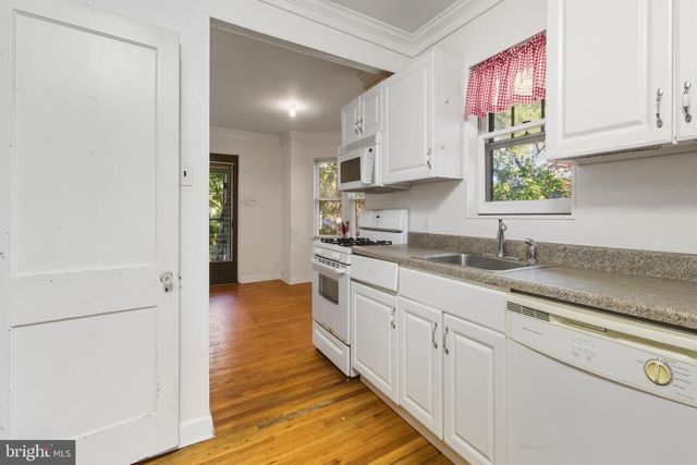 629 E MAIN ST, Moorestown, NJ 08057