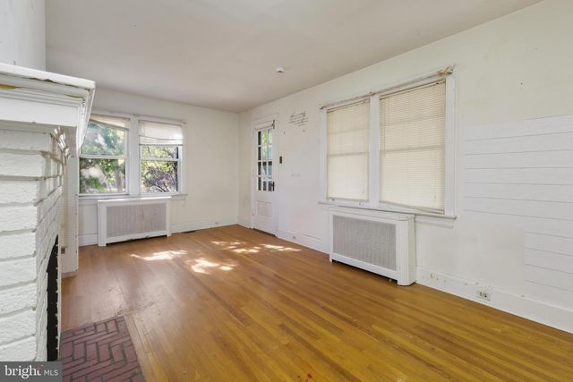 629 E MAIN ST, Moorestown, NJ 08057