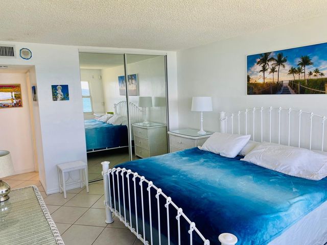 1069 Hillsboro Mile 401, Hillsboro Beach, FL 33062