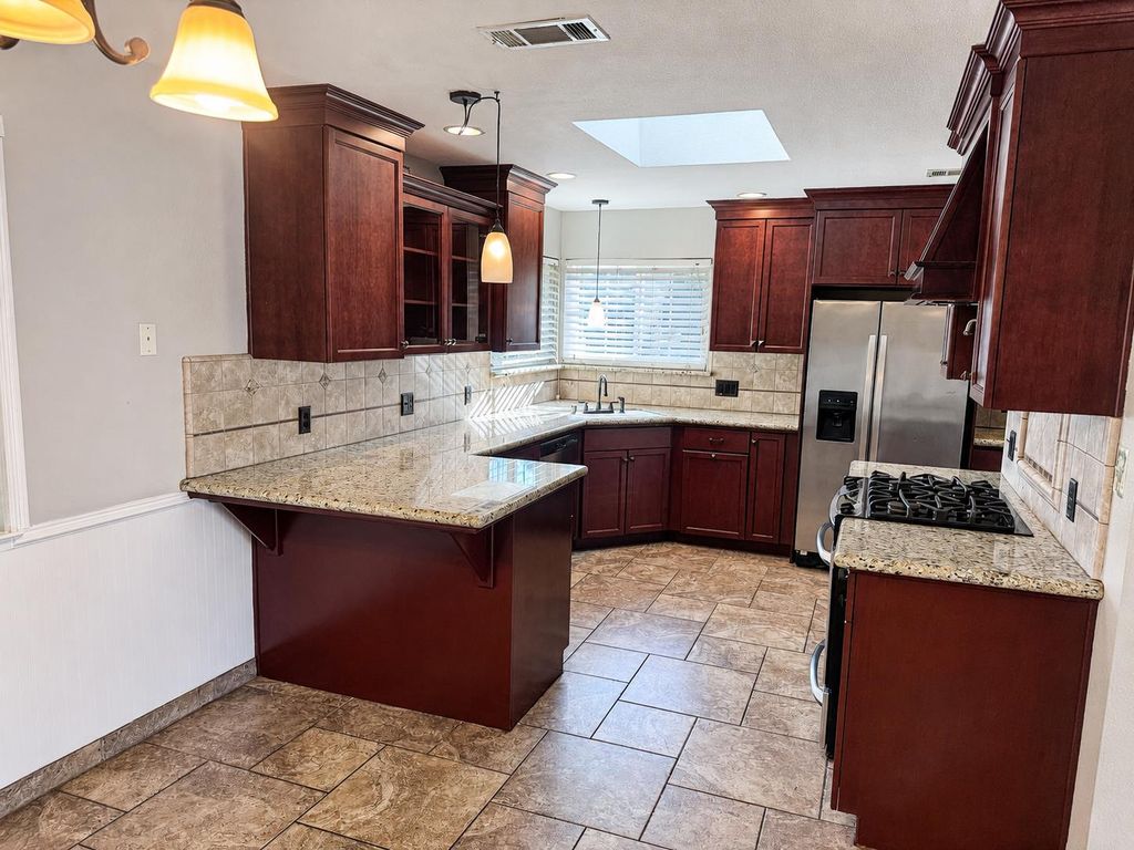 Image 10 of property listing at 3265 E Vartikian Avenue, Fresno, CA 93710