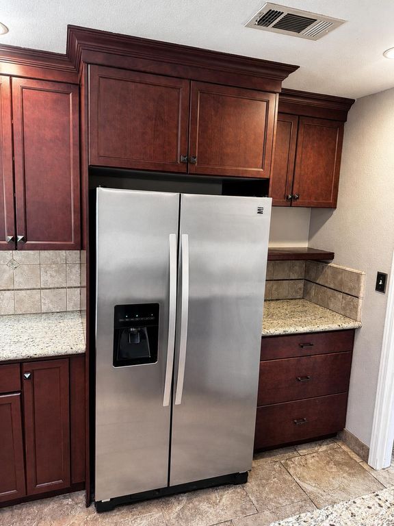 Image 13 of property listing at 3265 E Vartikian Avenue, Fresno, CA 93710