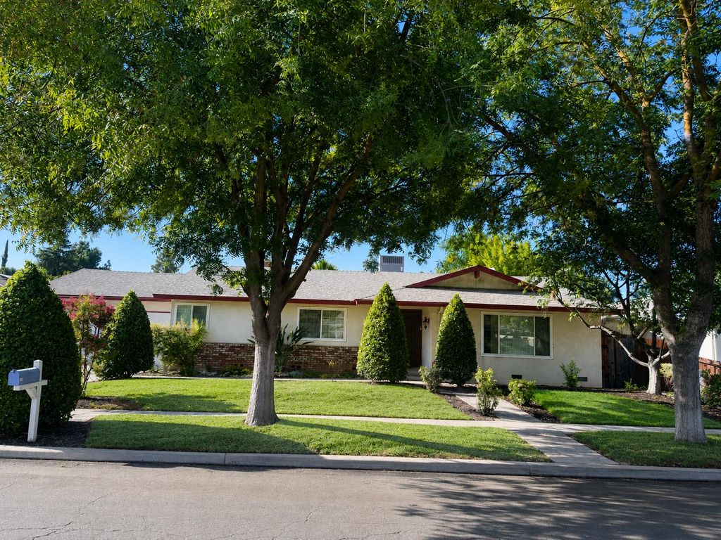 Image 2 of property listing at 3265 E Vartikian Avenue, Fresno, CA 93710