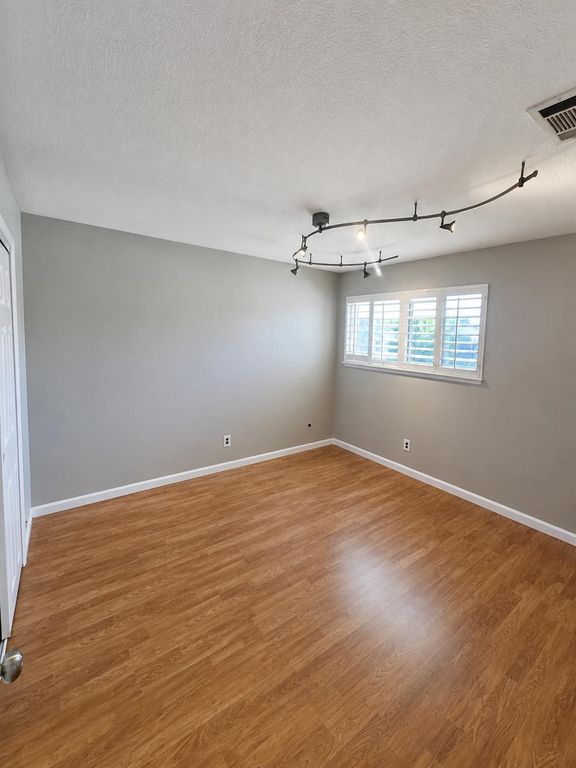 Image 22 of property listing at 3265 E Vartikian Avenue, Fresno, CA 93710