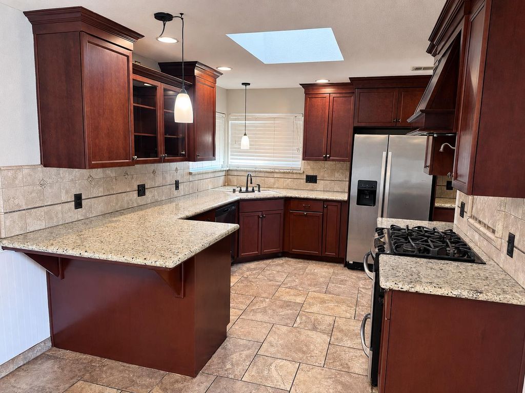 Image 8 of property listing at 3265 E Vartikian Avenue, Fresno, CA 93710