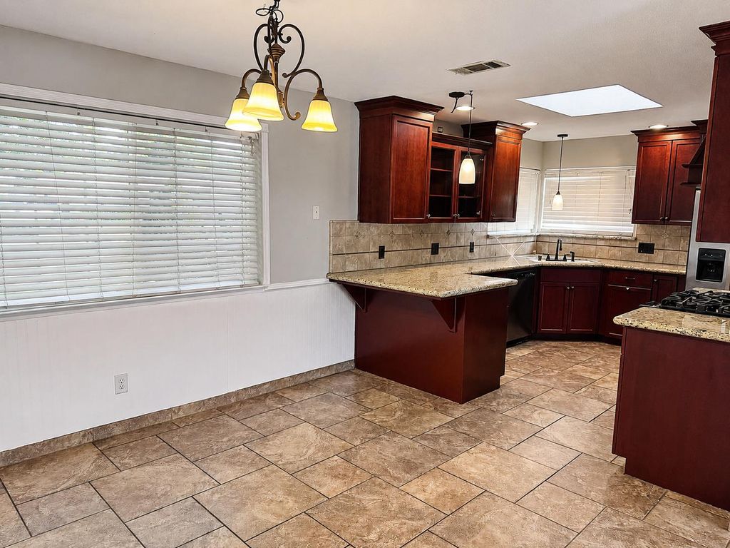 Image 9 of property listing at 3265 E Vartikian Avenue, Fresno, CA 93710