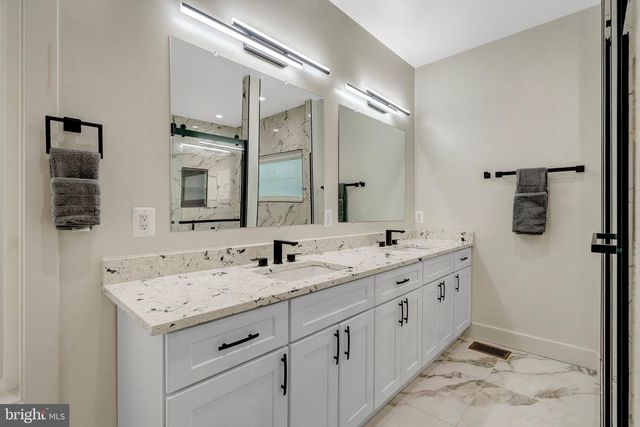 8709 YORKSHIRE LN, Manassas, VA 20111