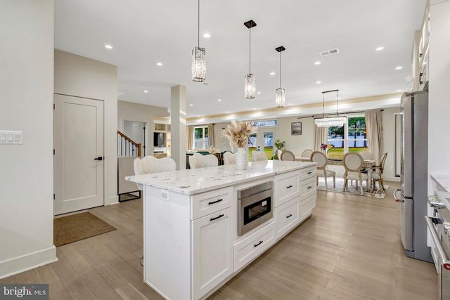 8709 YORKSHIRE LN, Manassas, VA 20111