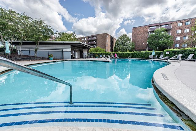 700 Wellington Avenue 409, Elk Grove Village, IL 60007