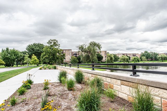 700 Wellington Avenue 409, Elk Grove Village, IL 60007