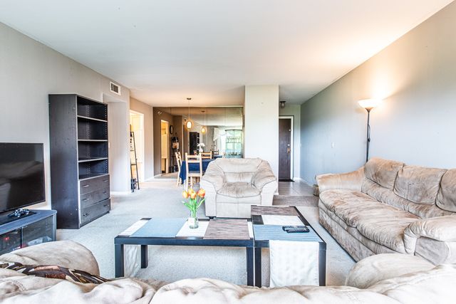 700 Wellington Avenue 409, Elk Grove Village, IL 60007