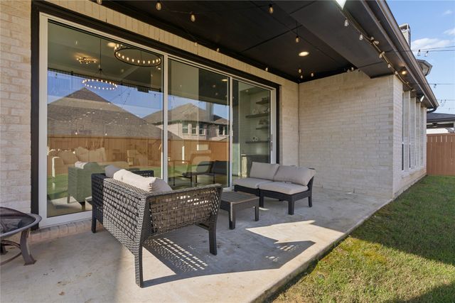 3613 Damsel Mackenzie Street, Lewisville, TX 75056