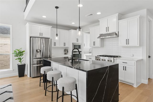 3613 Damsel Mackenzie Street, Lewisville, TX 75056