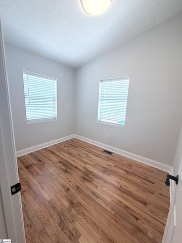 16 Rutledge Avenue, Greenville, SC 29617