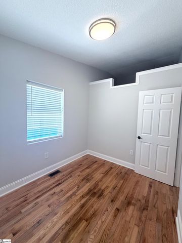 16 Rutledge Avenue, Greenville, SC 29617