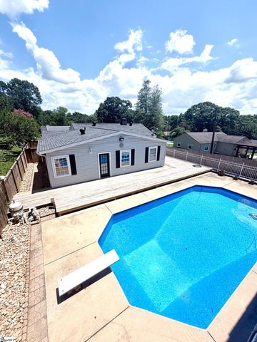 16 Rutledge Avenue, Greenville, SC 29617