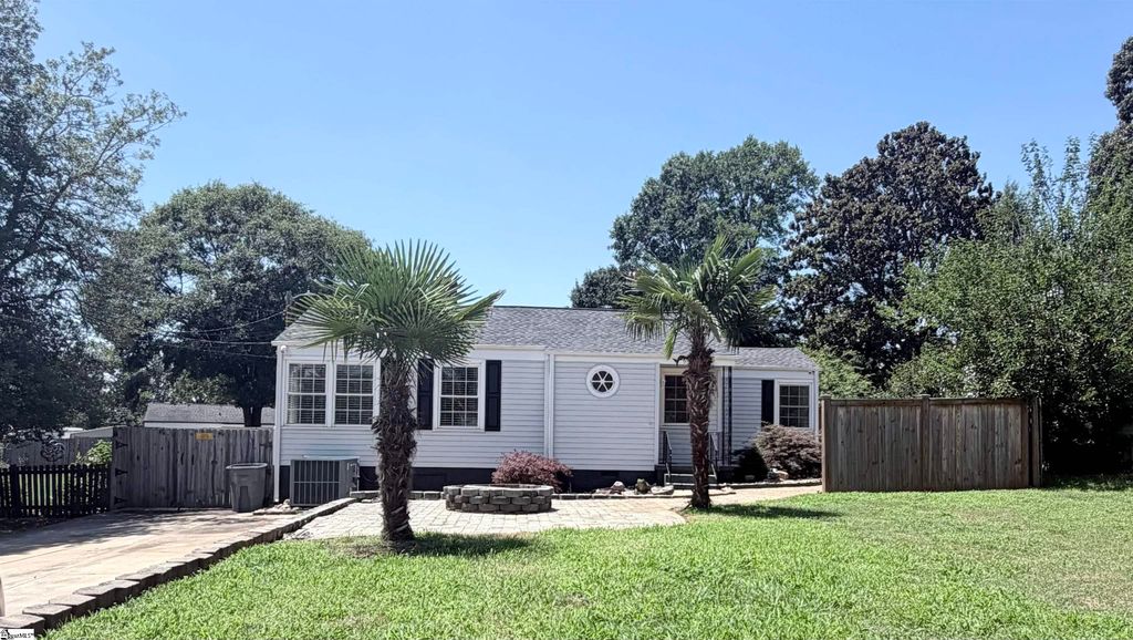 16 Rutledge Avenue, Greenville, SC 29617