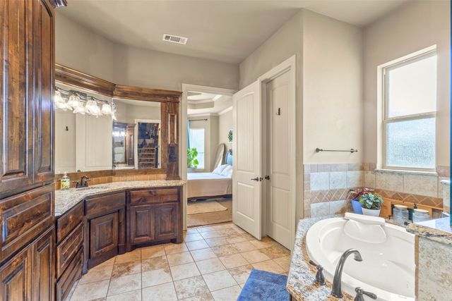 108 Oak Creek Drive, Springtown, TX 76082