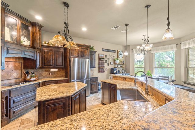 108 Oak Creek Drive, Springtown, TX 76082