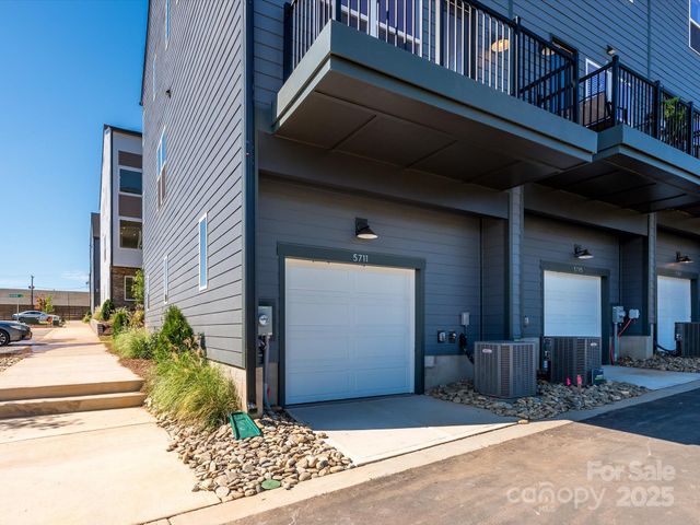 5711 Castlerea Drive, Charlotte, NC 28217