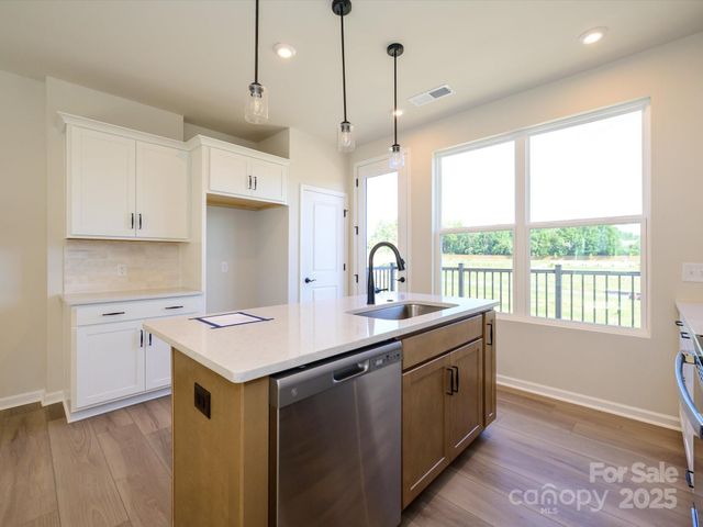 5711 Castlerea Drive, Charlotte, NC 28217