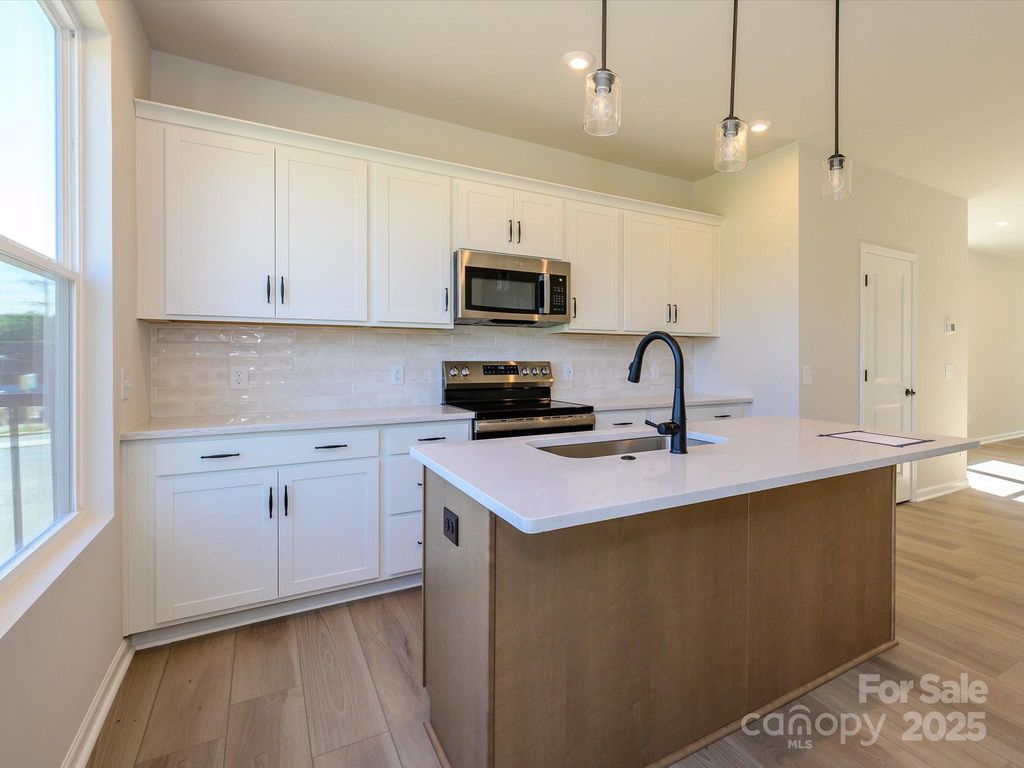 5711 Castlerea Drive, Charlotte, NC 28217