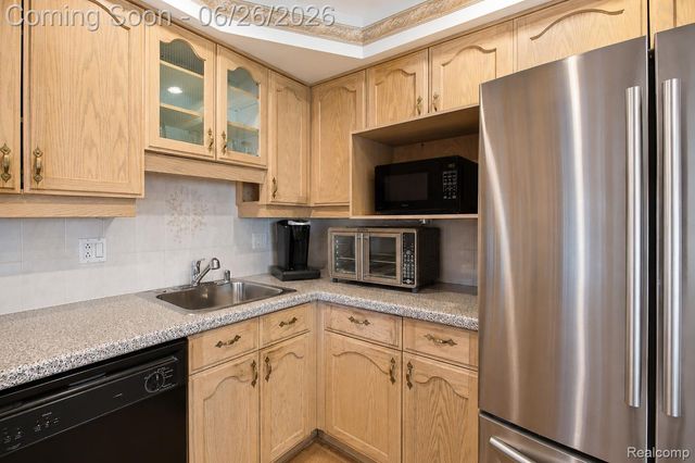 11606 Meadow Lane Drive, Macomb Township, MI 48093