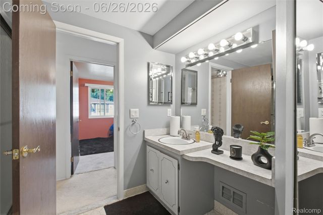 11606 Meadow Lane Drive, Macomb Township, MI 48093