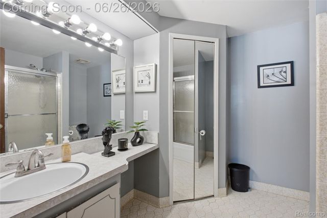 11606 Meadow Lane Drive, Macomb Township, MI 48093