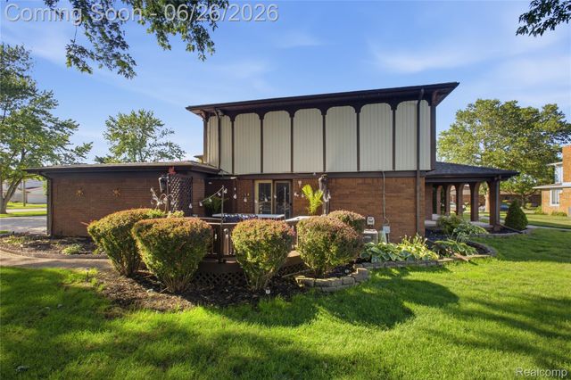 11606 Meadow Lane Drive, Macomb Township, MI 48093